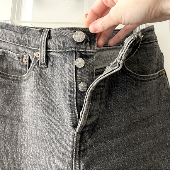 Levi’s Straight Leg Jeans - Picture 4 of 9